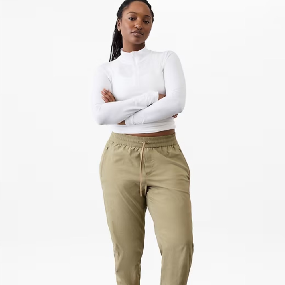 Women’s Athleta Trekkie North Jogger in Flax Medium Petite
